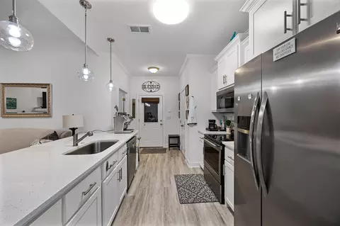 Kitchen - 136 Executive Dr, Jackson, TN 38305 photo 2 of 3