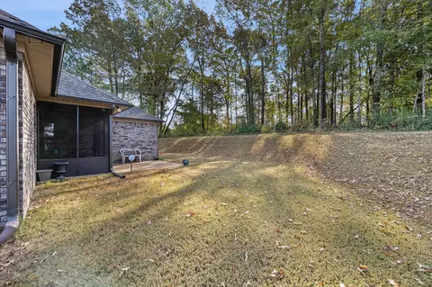 Exterior - 136 Executive Dr, Jackson, TN 38305 photo 3 of 4