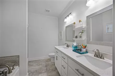 Bath - 136 Executive Dr, Jackson, TN 38305 photo 1 of 3
