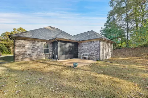 Exterior - 136 Executive Dr, Jackson, TN 38305 photo 2 of 4