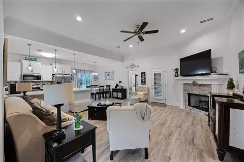 Living - 136 Executive Dr, Jackson, TN 38305 photo 1 of 1