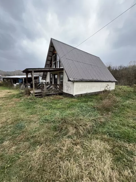 1105 Salt Lick Creek Rd, Pleasant Shade, TN 37145