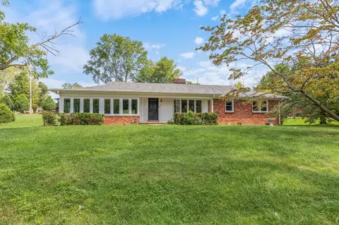 105 Lake Valley Rd, Dickson, TN 37055