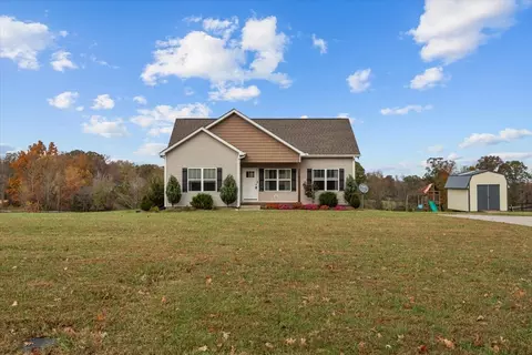 819 Hooper Rd, Charlotte, TN 37036