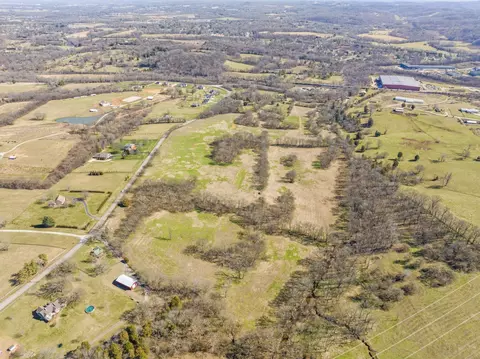 2 Darks Mill Rd, Columbia, TN 38401