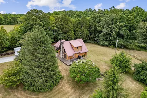 8445 Smithville Hwy, Sparta, TN 38583