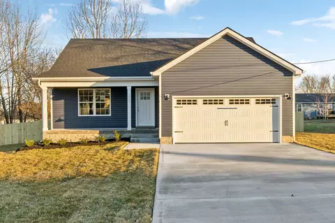 220 Golden Pond Ave, Oak Grove, KY 42262