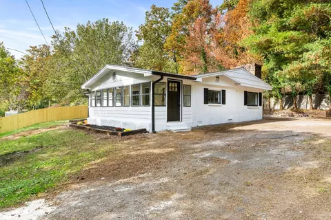 122 Lavenia Cir, Chickamauga, GA 30707