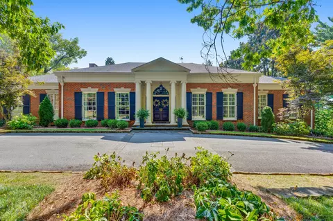 102 E Brow Rd, Lookout Mountain, TN 37350