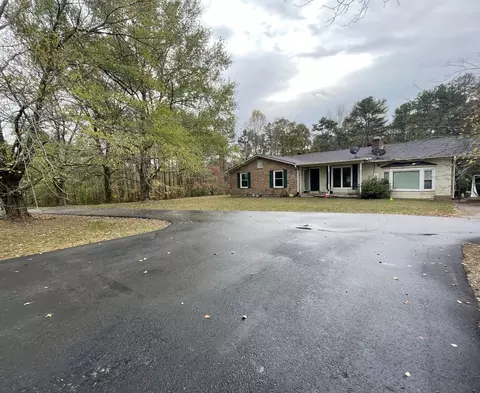 1013 Fullers Chapel Ln, Leoma, TN 38468