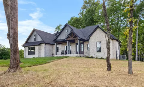 3876 Morgan Cir, Cunningham, TN 37052 photo 2