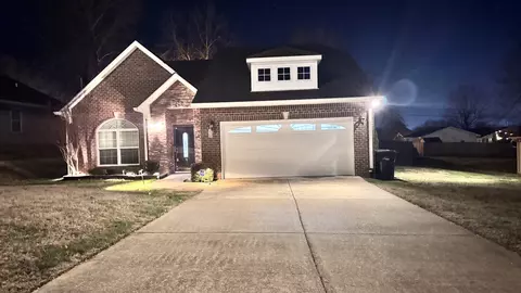 220 Woodsong Ln, Columbia, TN 38401