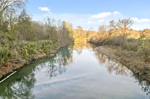 2 Possum Hollow Rd, Palmyra, TN 37142