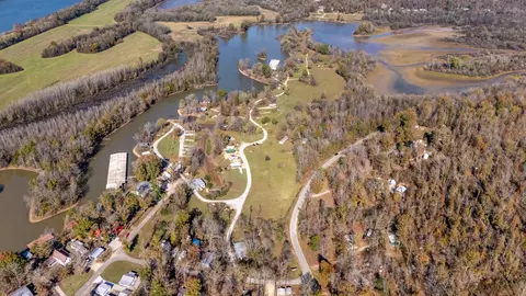 109 Deer Pointe Dr, Lobelville, TN 37097