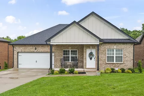 1723 Oak Forest Dr, Clarksville, TN 37043