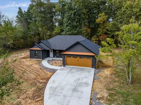300 Cloud Rd, Trenton, GA 30752