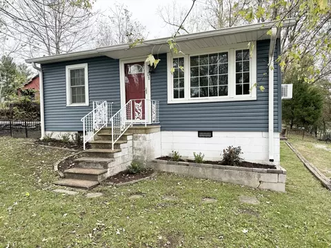 31 Hilltop Cir, Hickman, TN 38567