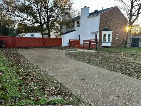 592 Castlegate Dr, Nashville, TN 37217