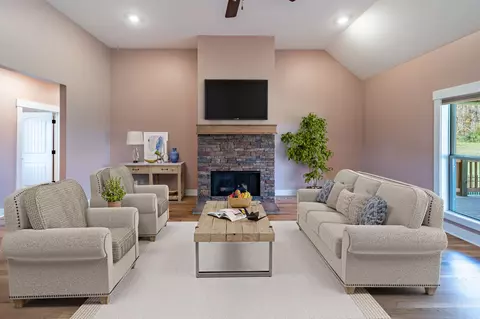Living - 1202 Goose Dr, Springfield, TN 37172 photo 3 of 7