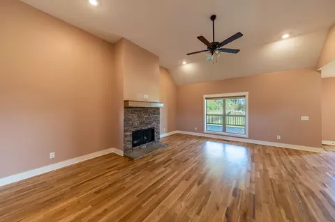 Living - 1202 Goose Dr, Springfield, TN 37172 photo 4 of 7