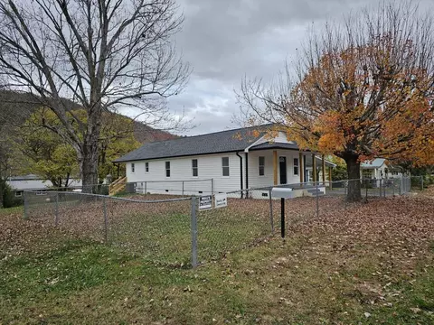 559 Crook St, Hampton, TN 37658 photo 1