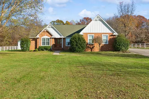7208 Scottsville Rd, Lafayette, TN 37083