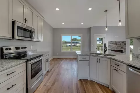 Kitchen - 2047 Beverly Ct, Springfield, TN 37172 photo 2 of 2