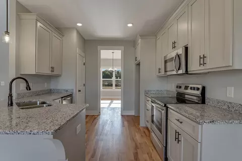 Entry Way - 2047 Beverly Ct, Springfield, TN 37172 photo 2 of 3