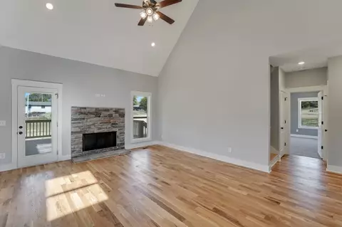 Living - 2047 Beverly Ct, Springfield, TN 37172 photo 1 of 3