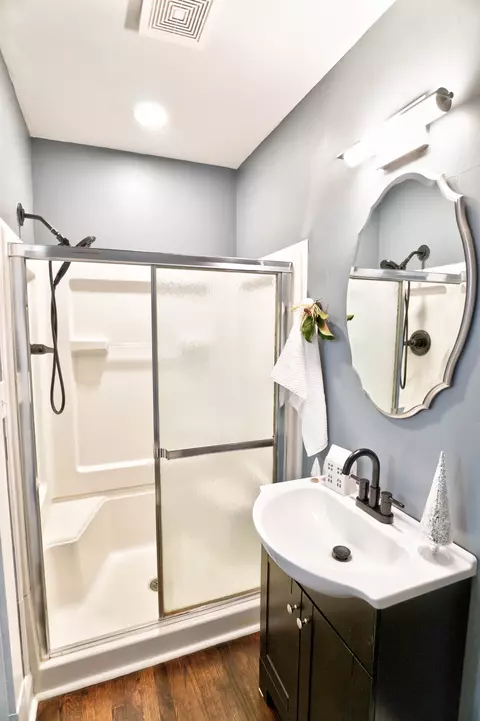 Bath - 834 N Spring St, Murfreesboro, TN 37130 photo 1 of 2