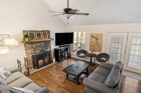 Living - 146 Chandler Rd, Doyle, TN 38559 photo 8 of 9