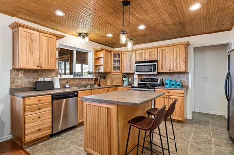 Kitchen - 146 Chandler Rd, Doyle, TN 38559 photo 11 of 11