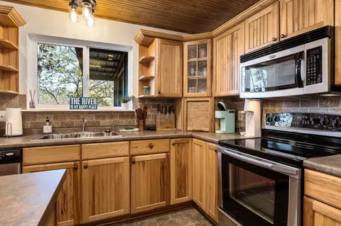 Kitchen - 146 Chandler Rd, Doyle, TN 38559 photo 8 of 11