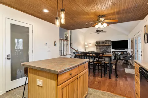 Kitchen - 146 Chandler Rd, Doyle, TN 38559 photo 9 of 11