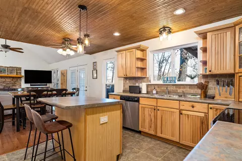 Kitchen - 146 Chandler Rd, Doyle, TN 38559 photo 7 of 11