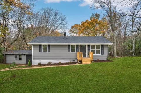 142 Bishop Ln, Burns, TN 37029