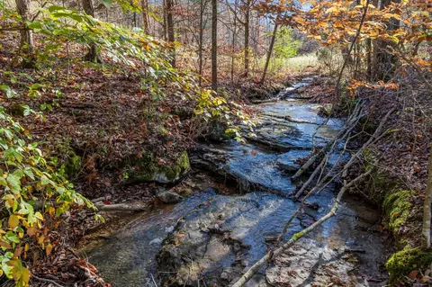 387 Mccain Dr, Kingston Springs, TN 37082