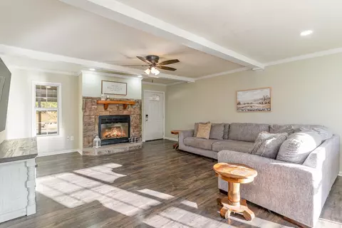3394 R O Peach Rd, Columbia, TN 38401