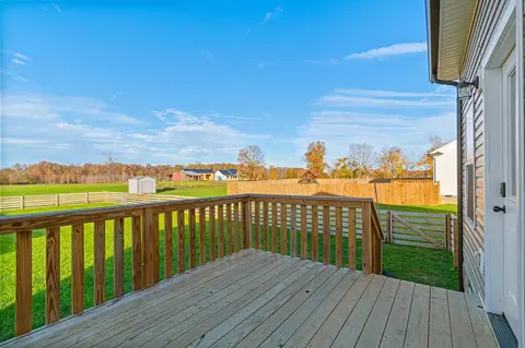 Exterior - 1419 Ridge Rd, Dickson, TN 37055 photo 6 of 13