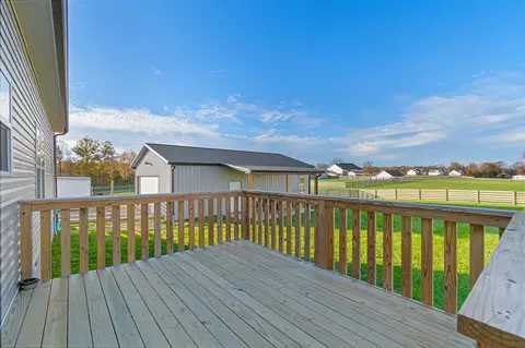 Exterior - 1419 Ridge Rd, Dickson, TN 37055 photo 7 of 13