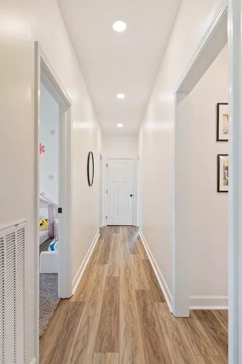 Entry Way - 1419 Ridge Rd, Dickson, TN 37055 photo 4 of 5