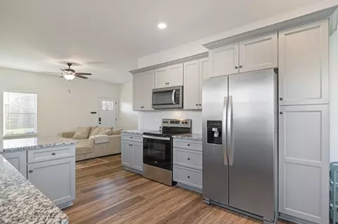 Kitchen - 1419 Ridge Rd, Dickson, TN 37055 photo 5 of 6