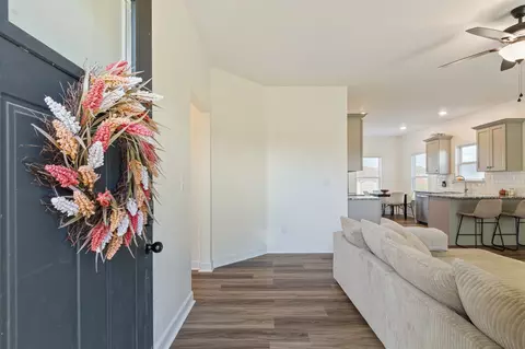 Entry Way - 1419 Ridge Rd, Dickson, TN 37055 photo 1 of 5