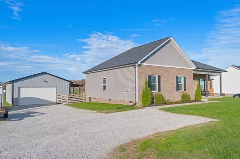 Exterior - 1419 Ridge Rd, Dickson, TN 37055 photo 2 of 13