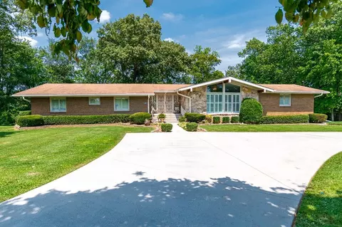 1487 S College St, Winchester, TN 37398