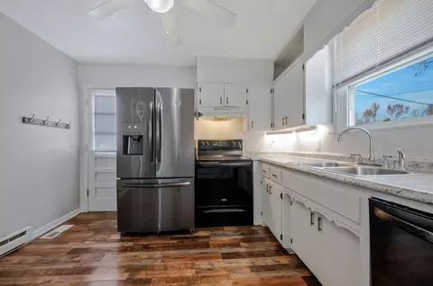 Kitchen - 114 June Dr, Dickson, TN 37055 photo 4 of 4