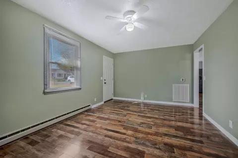 Living - 114 June Dr, Dickson, TN 37055 photo 3 of 3