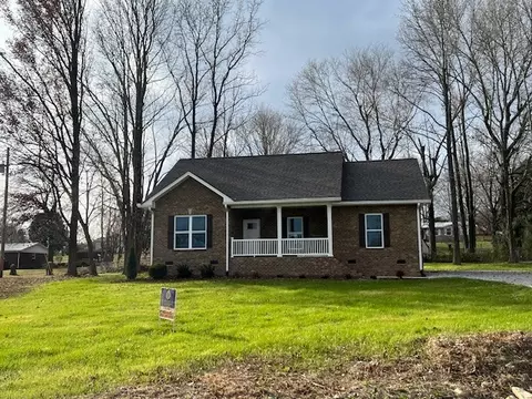 250 Circle Dr, Mcewen, TN 37101