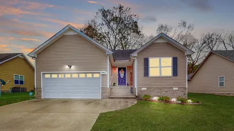 1340 Francesca Dr, Clarksville, TN 37042