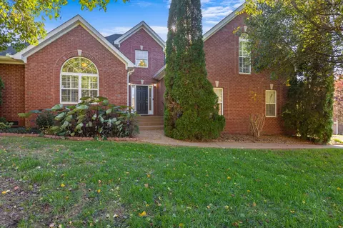 2115 Parliament Dr, Thompsons Station, TN 37179